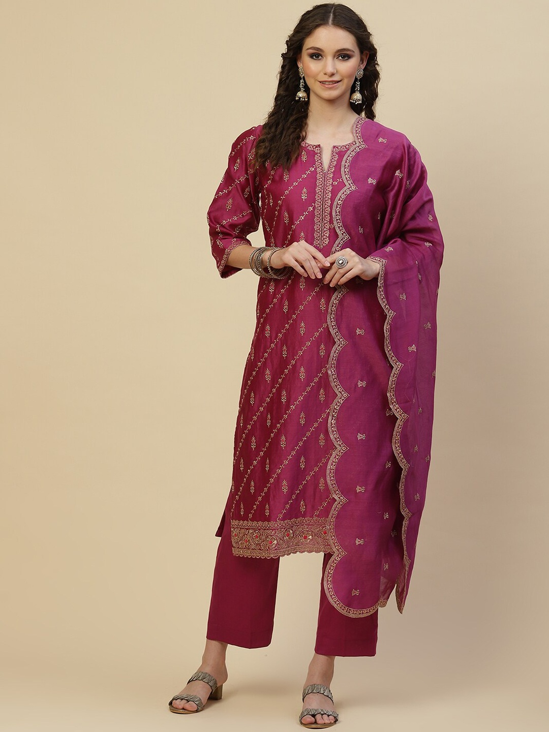 

Meena Bazaar Women Purple Floral Embroidered Kurta with Trouser & Dupatta