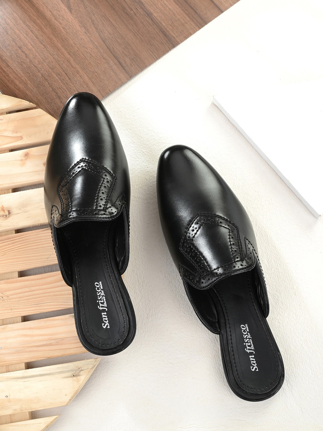 

San Frissco Men Black Lightweight Mules