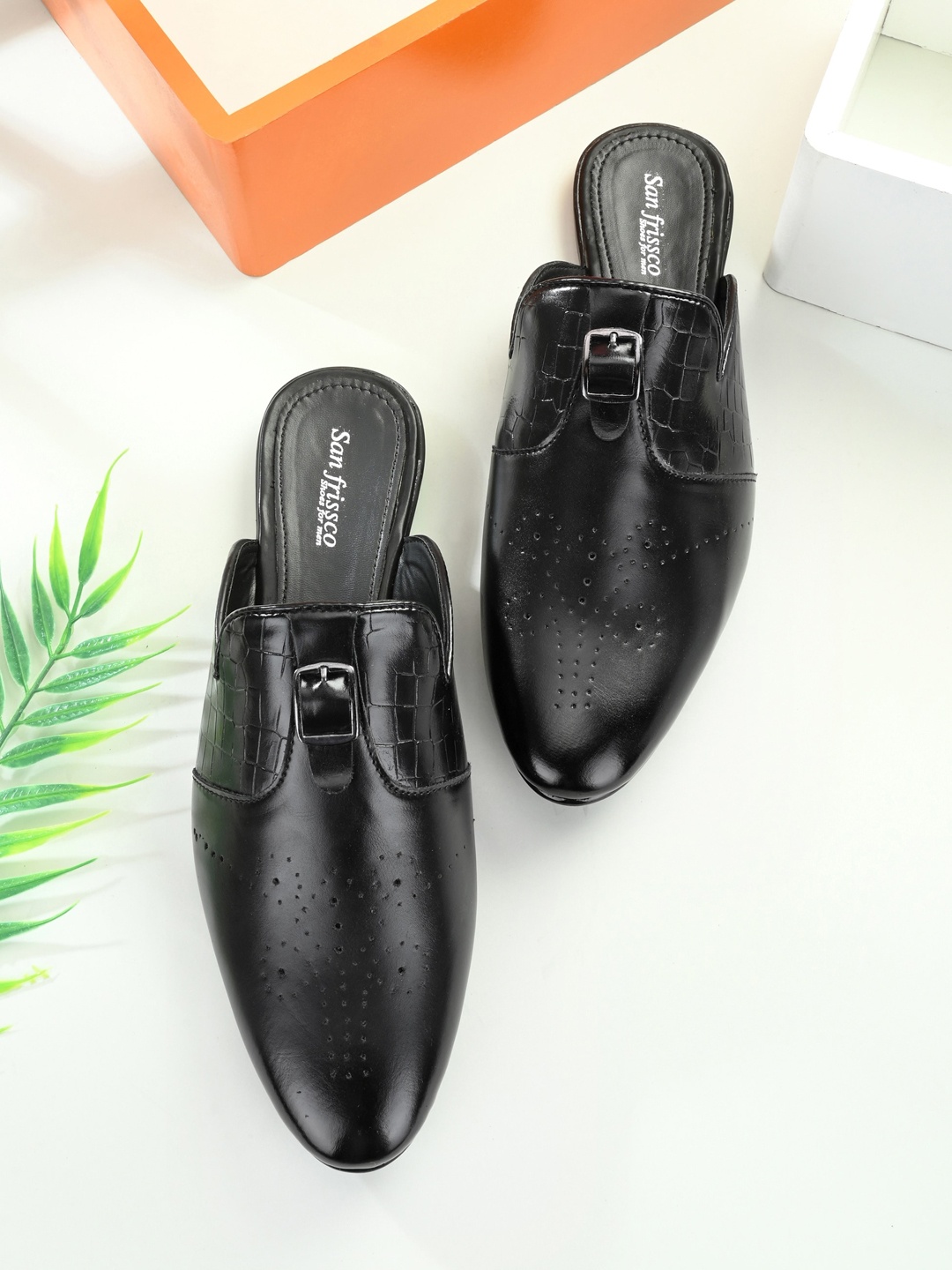 

San Frissco Men Black Perforations Lightweight Mules