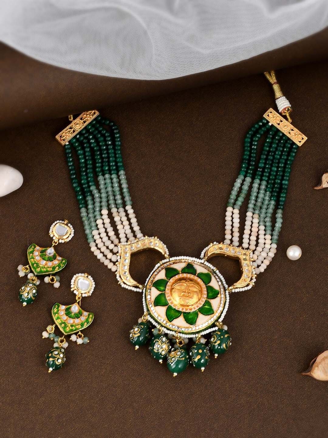 

DASTOOR Women Green & White Gold-Plated Kundan-Studded Necklace and Earrings