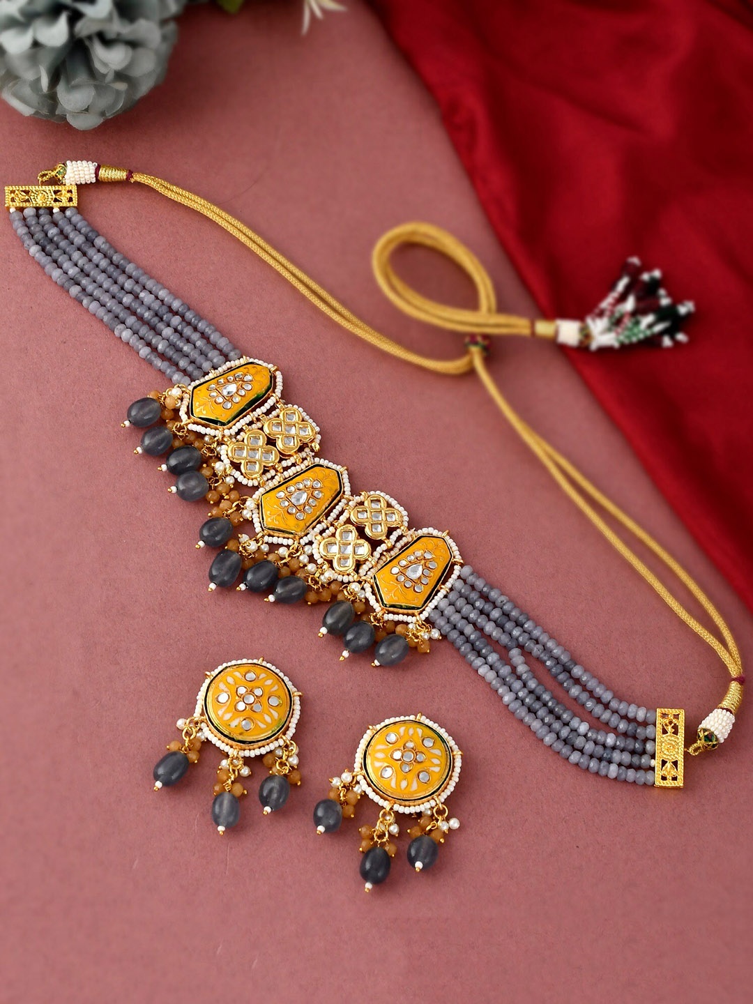 

DASTOOR Women Grey & Mustards Yellow Gold-Plated Kundan-Studded Jewellery Set