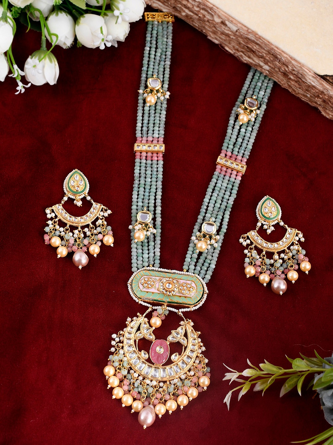 

DASTOOR Women Green & Pink Gold-Plated Kundan-Studded & Beaded Jewellery Set