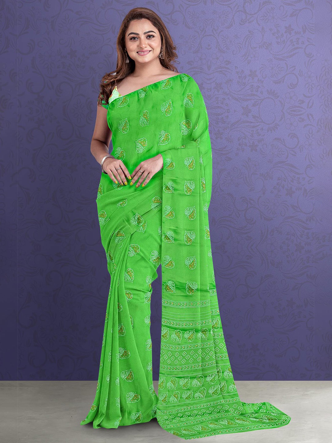 

Kalamandir Green & Silver-Toned Floral Silk Blend Saree