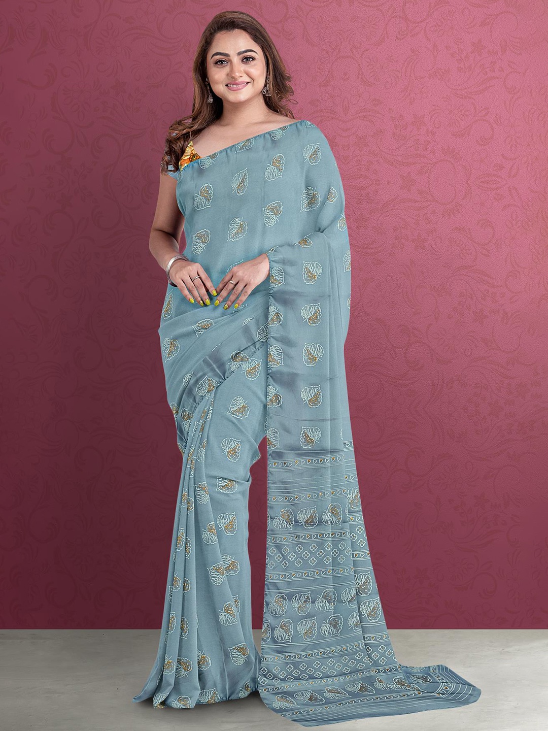 

Kalamandir Women Grey & Off White Floral Silk Blend Saree