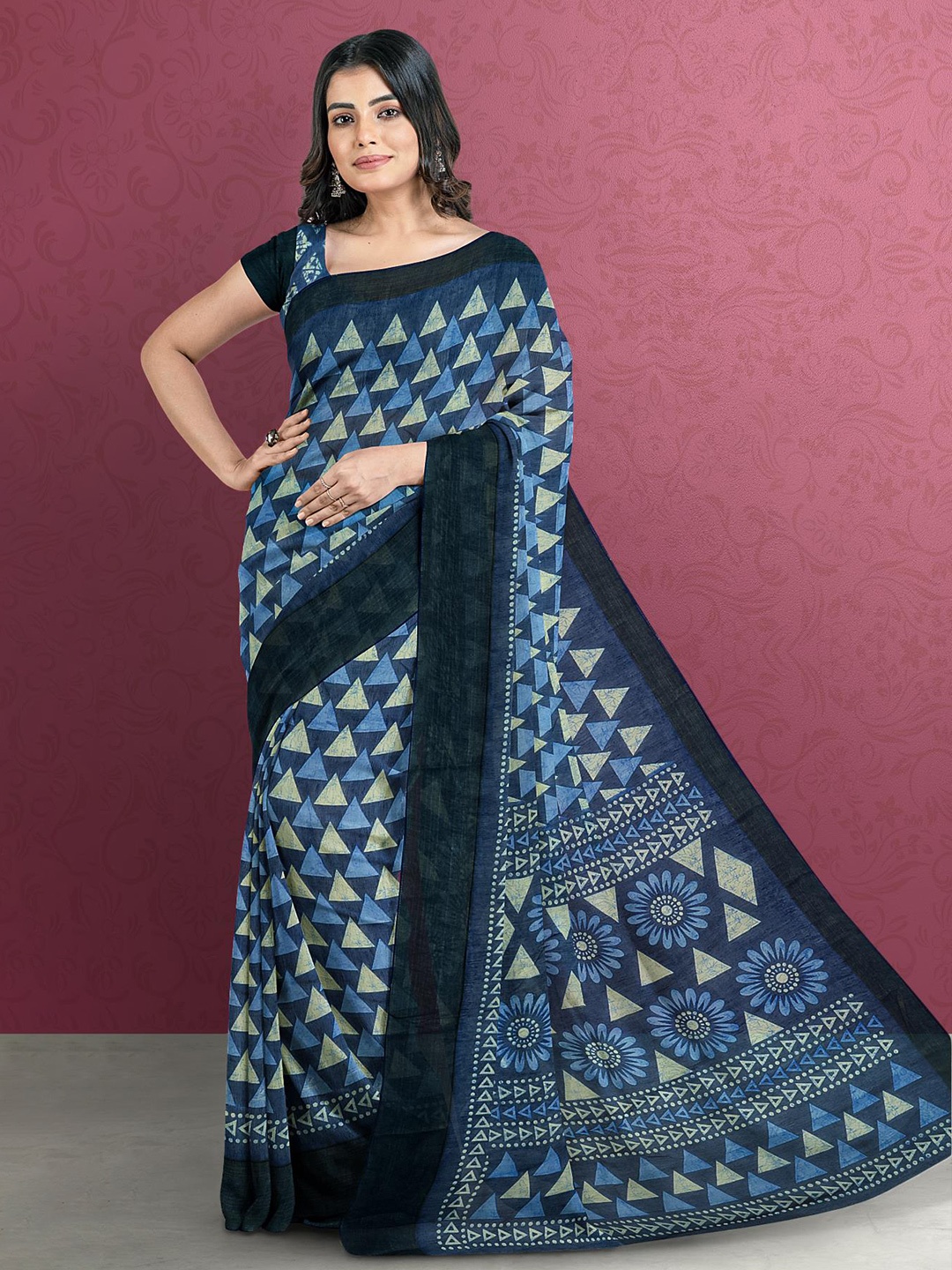 

Kalamandir Women Navy Blue & Grey Geometric Cotton Blend Saree