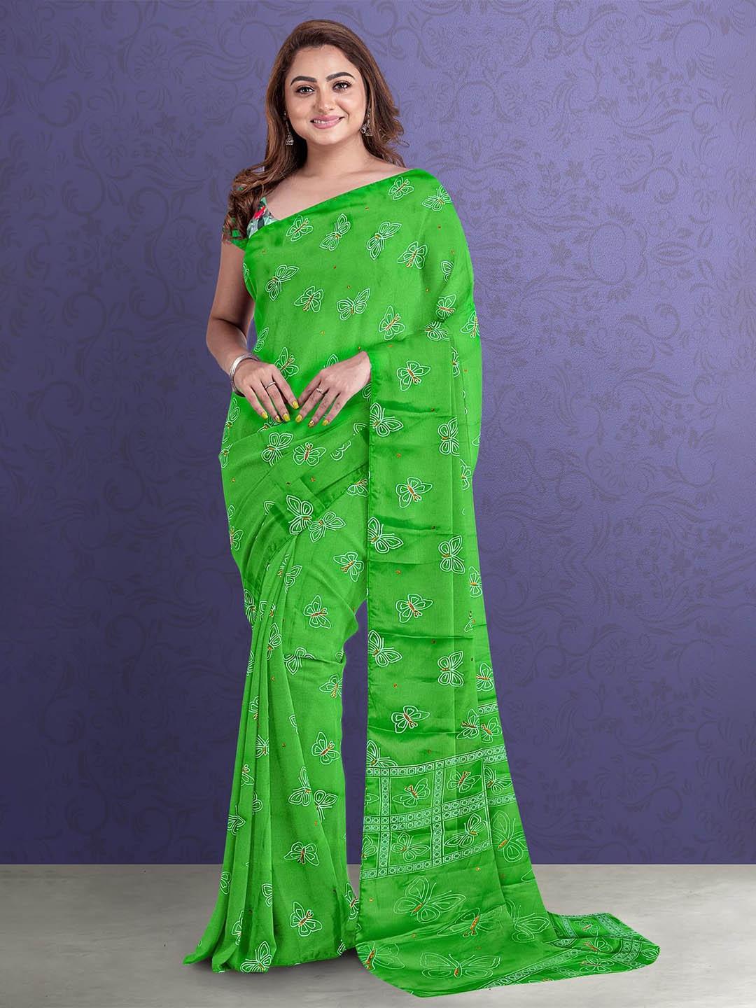 

Kalamandir Green & Off White Floral Silk Blend Saree