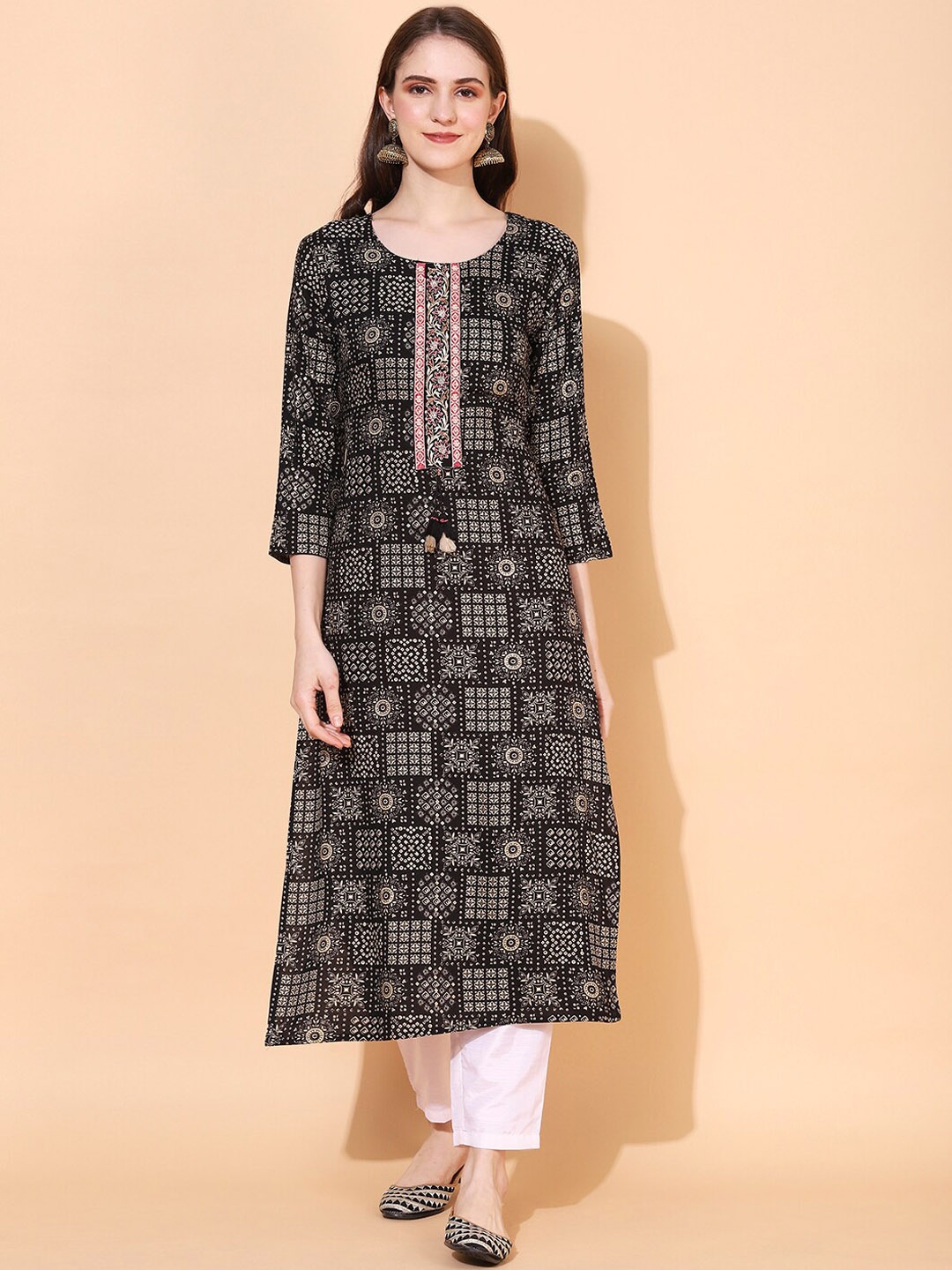

FASHOR Women Black & White Ethnic Motifs Printed Straight Kurta