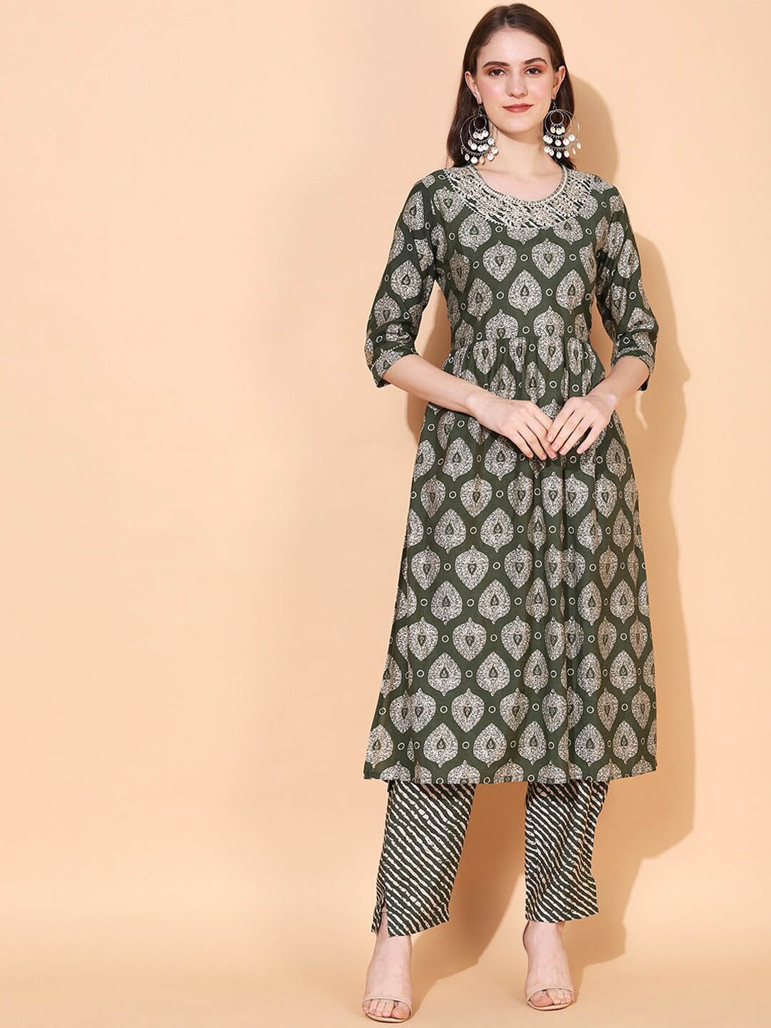 

FASHOR Women Green Ethnic Motifs Printed Pleated Kurta with Trousers