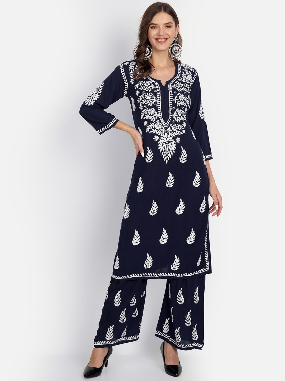 

Indiankala4u Women Navy Blue & White Embroidered Chikankari Straight Kurta with Palazzo