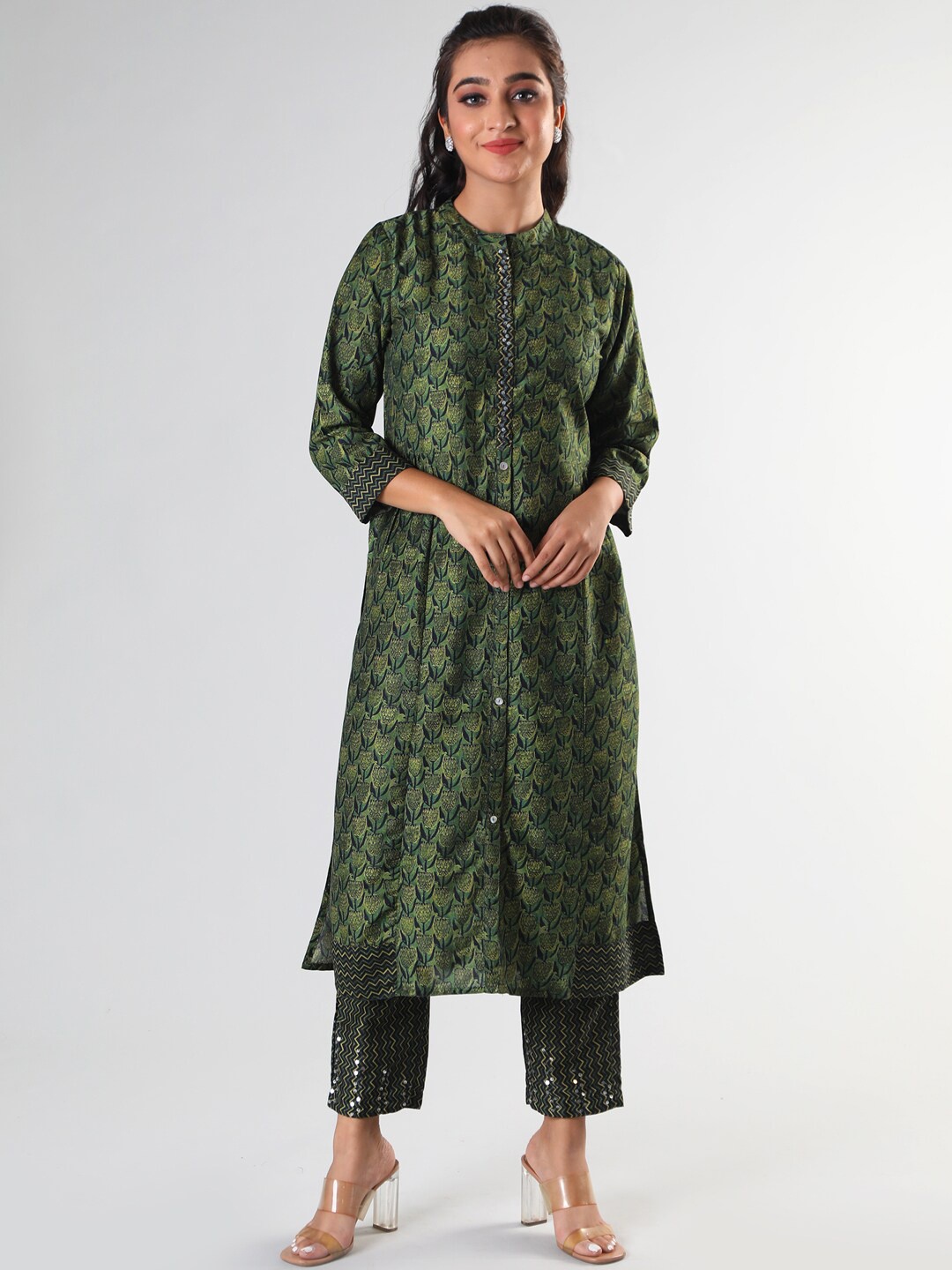

taruni Women Green Floral Printed Sequinned Kurta with Trousers