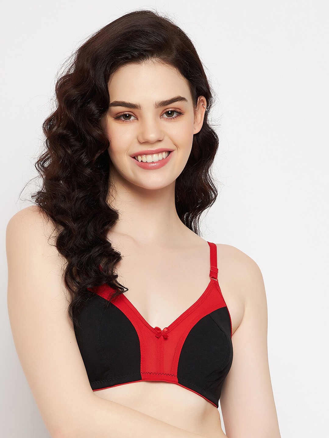 

Clovia Women Black & Red Colourblocked Cotton Bra
