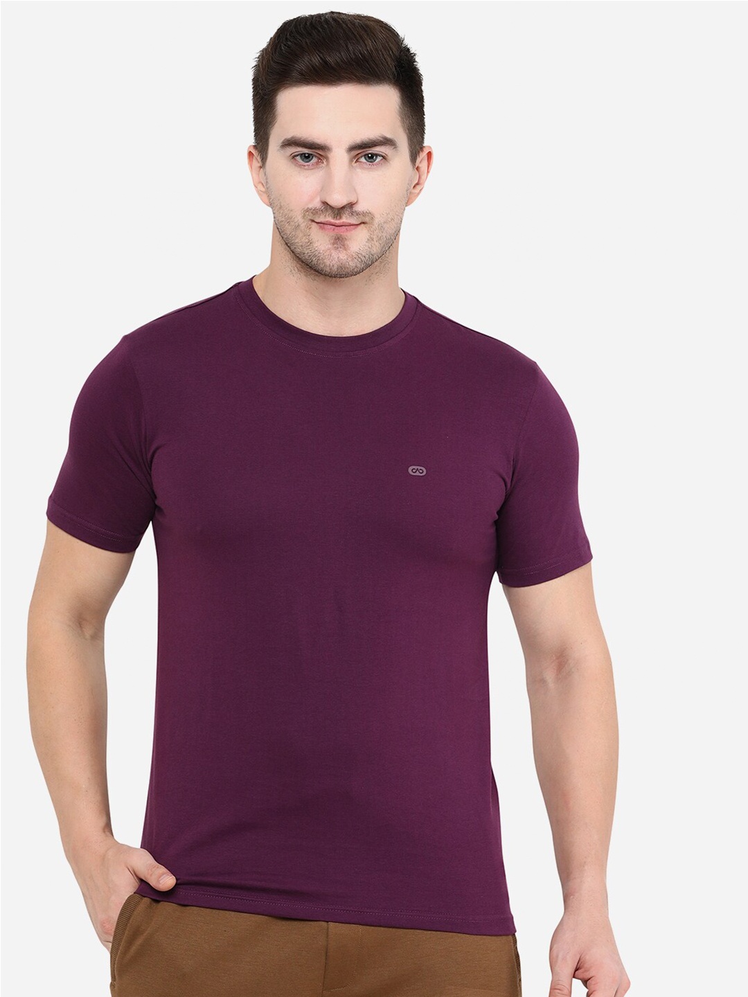 

JADE BLUE Men Purple Solid Slim Fit Cotton T-shirt