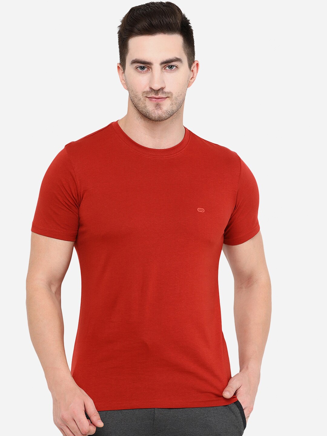 

JADE BLUE Men Red Solid Round Neck Slim Fit Cotton T-shirt