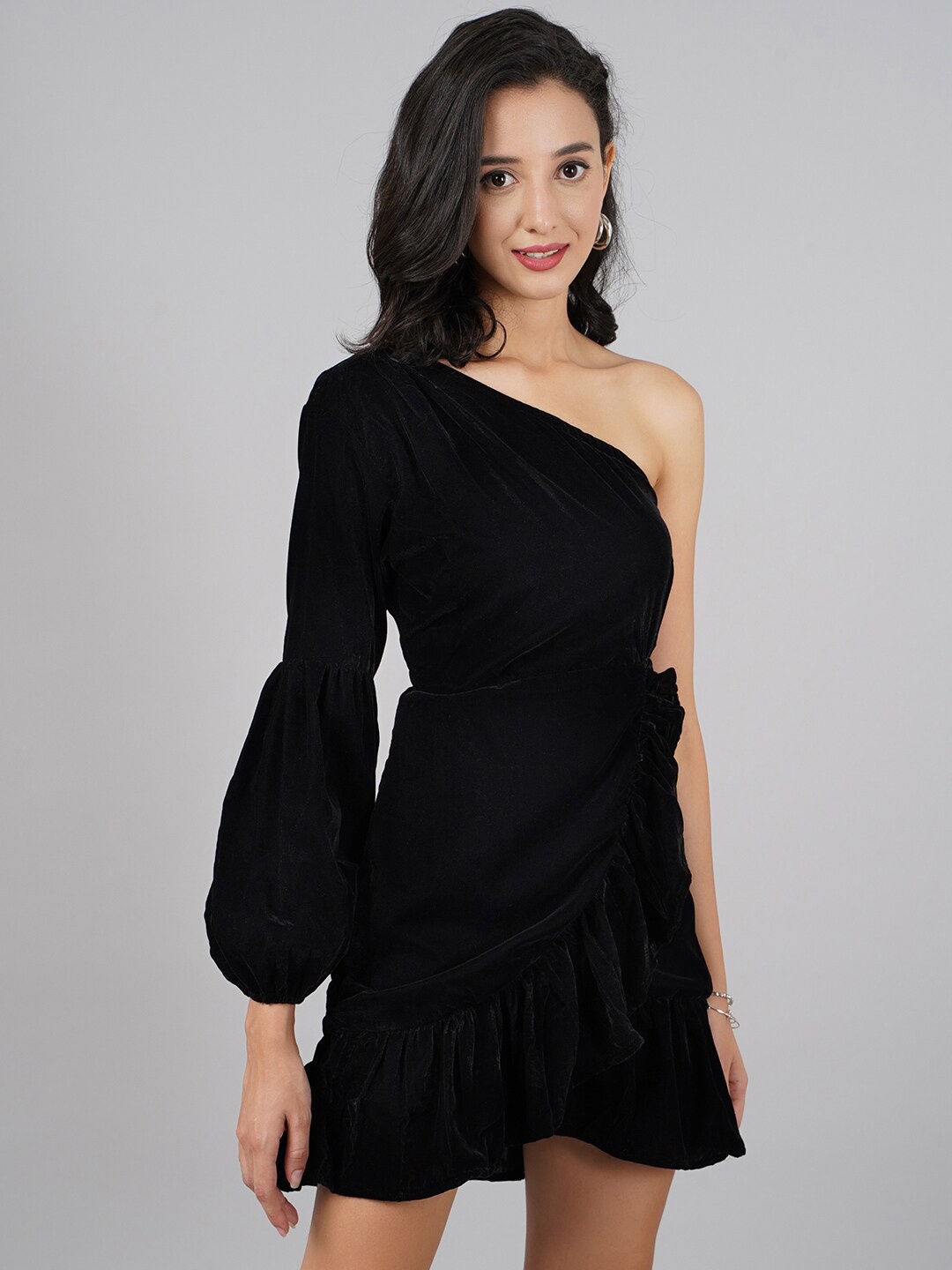 

DIVA WALK EXCLUSIVE Women Black One Shoulder Velvet Mini Dress