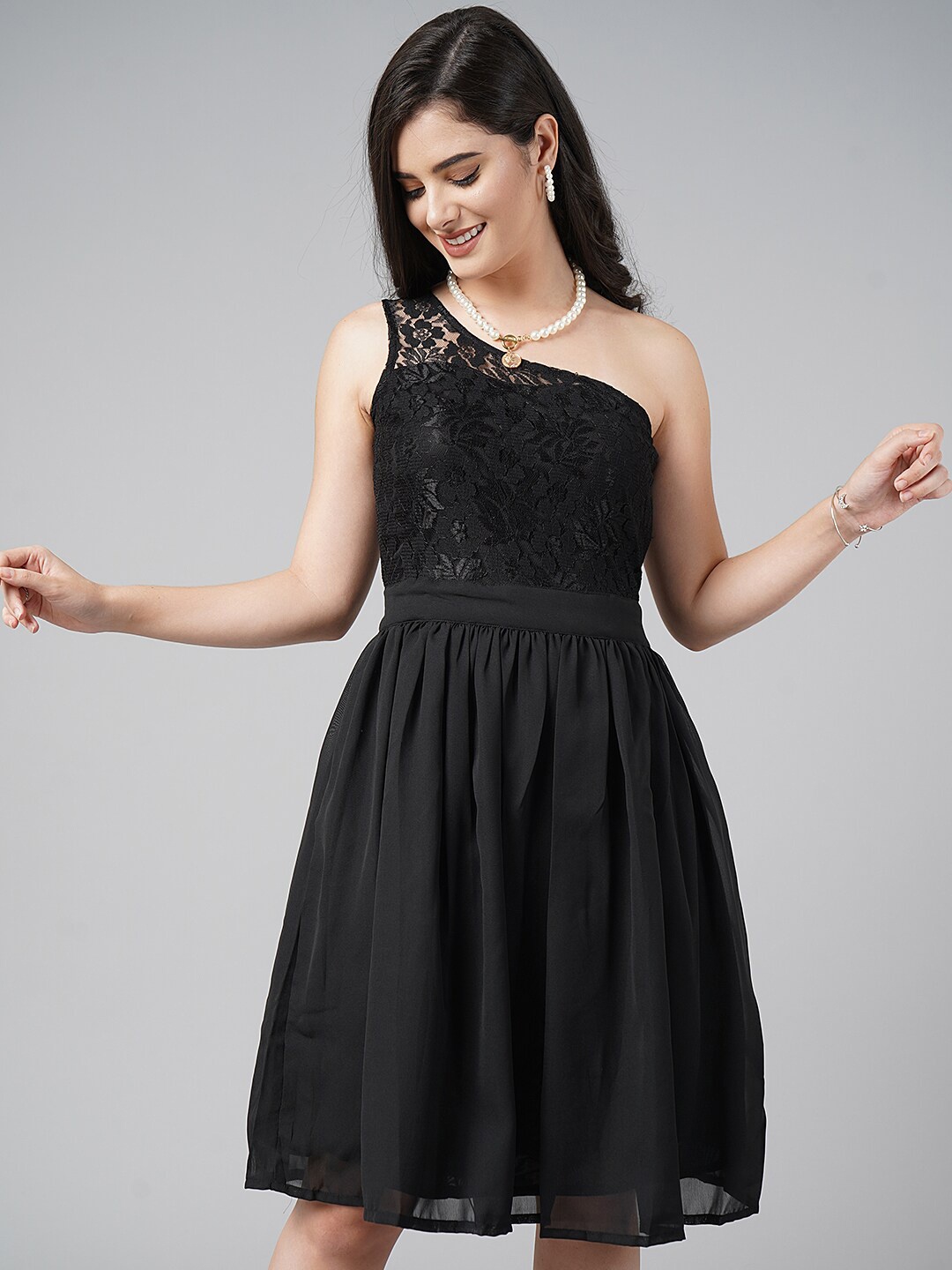 

DIVA WALK EXCLUSIVE Women Black Floral One Shoulder Lace Dress