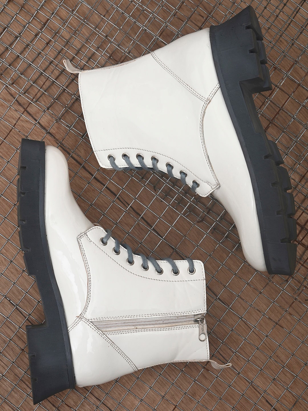 

Roadster Women White Solid Casual Boots
