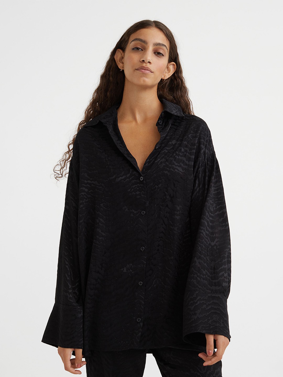 

H&M Woman Patterned Viscose Longline Shirt, Black