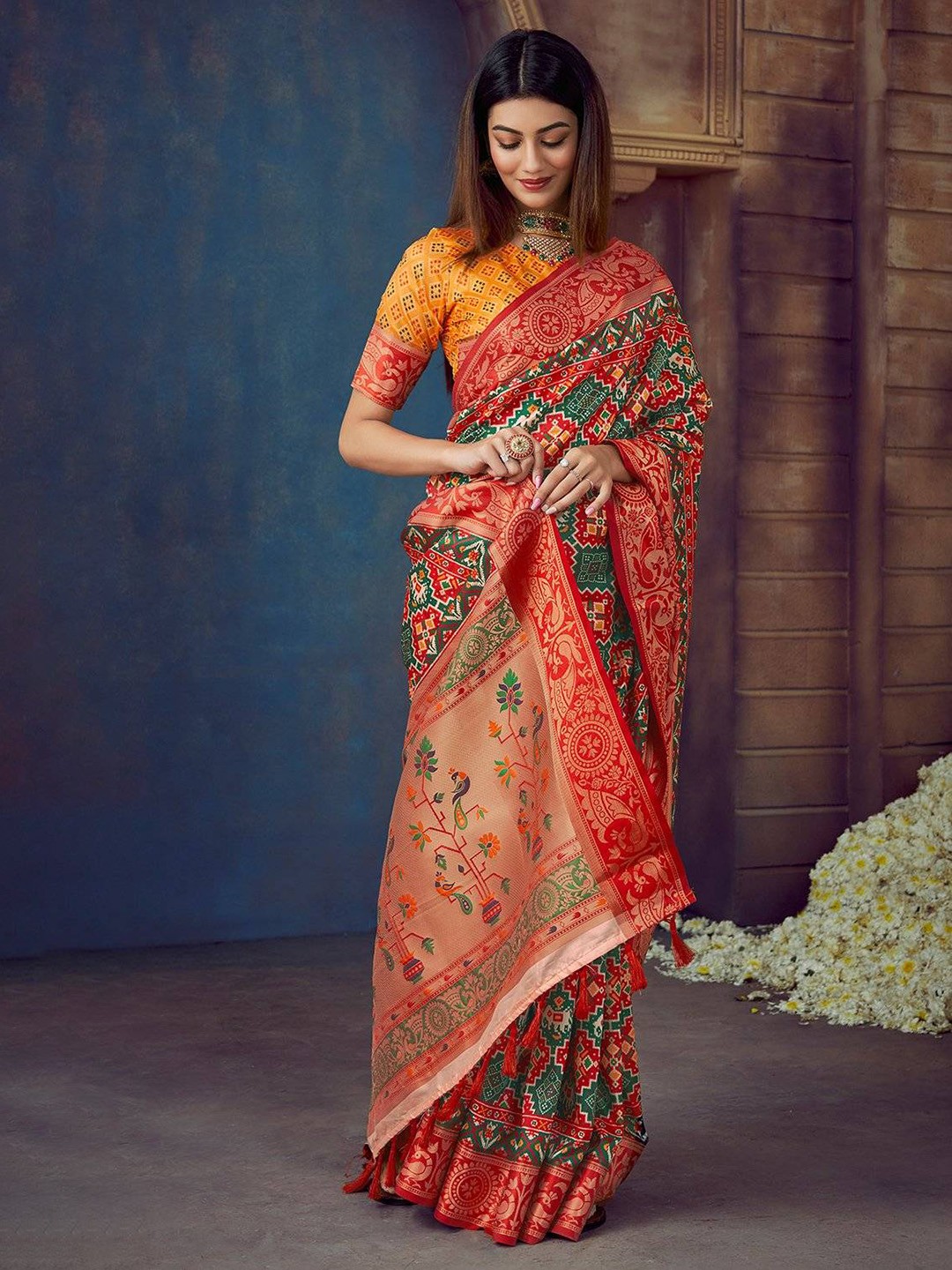

KARAGIRI Red & Green Woven Design Silk Blend Patola Saree