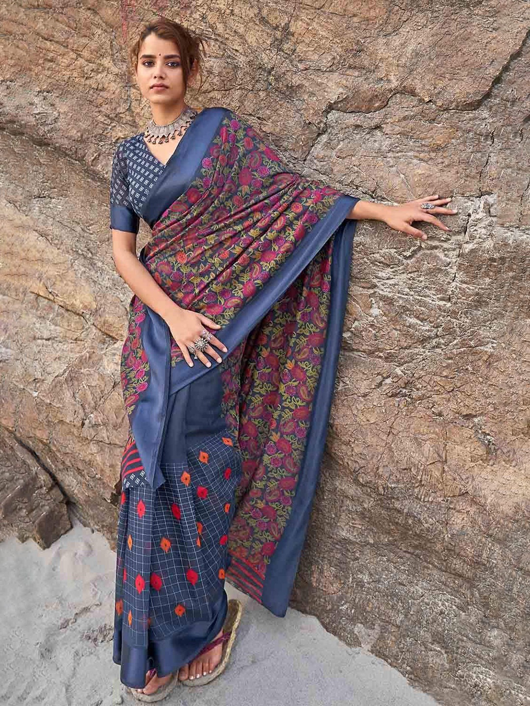 

KARAGIRI Blue & Magenta Floral Printed Linen Blend Saree