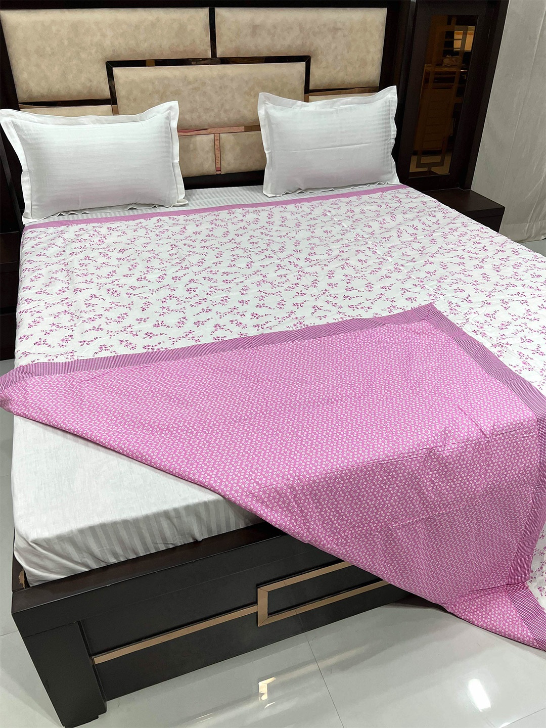 

Pure Decor White & Pink Floral AC Room 300 GSM Cotton Double Bed Dohar