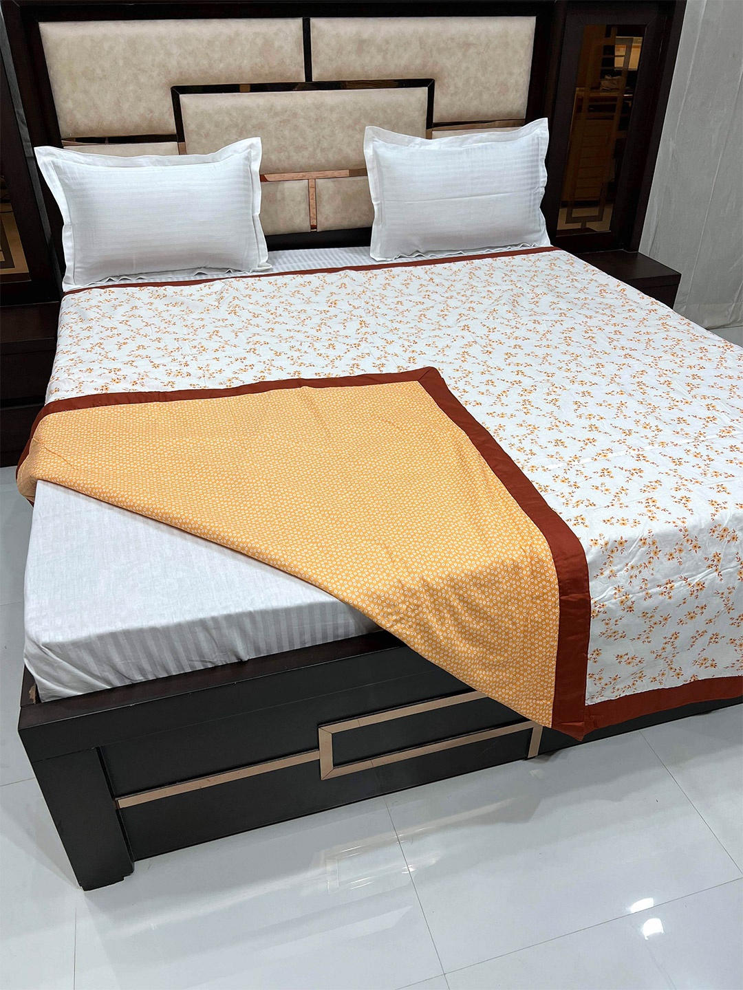 

Pure Decor Orange & White Floral AC Room 300 GSM Cotton Double Bed Dohar
