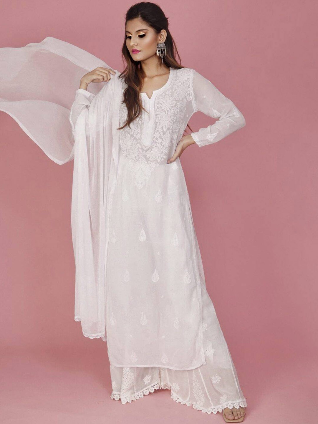 

LABEL AISHWARYRIKA Women White Floral Flared Sleeves Chikankari Floral Georgette Kurta