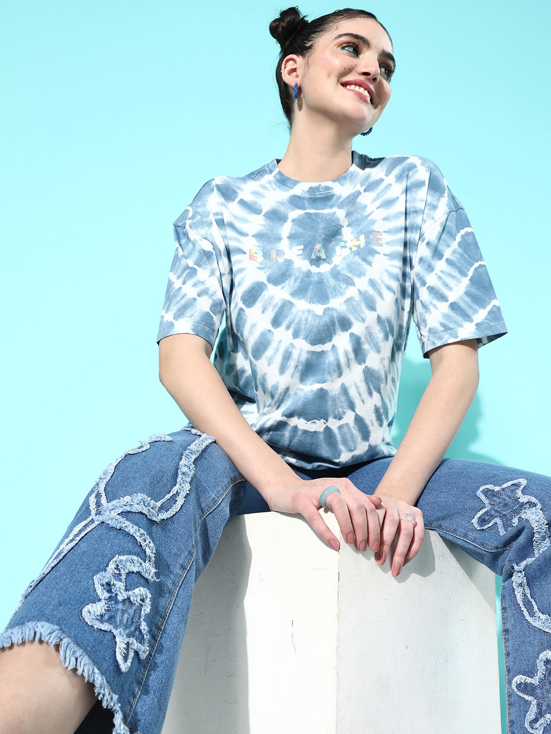 

The Roadster Lifestyle Co. Women Dusty Blue Winter Foraging Offgrid Graphics T-shirt, Off white