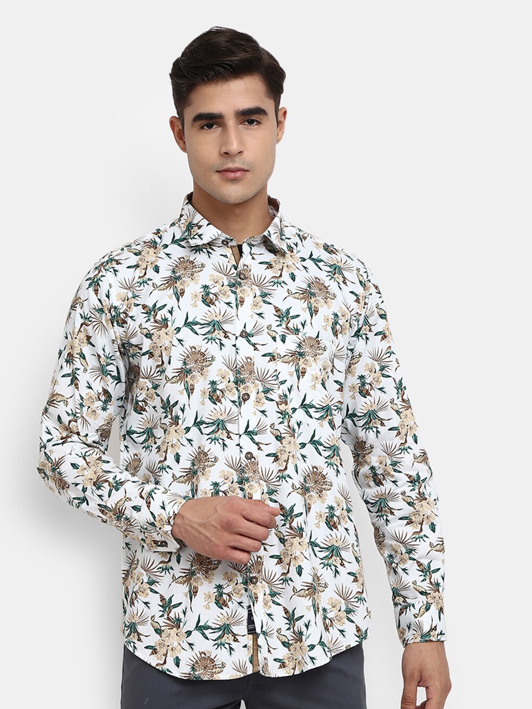 

V-Mart Men White & Green Floral Printed Cotton Casual Shirt