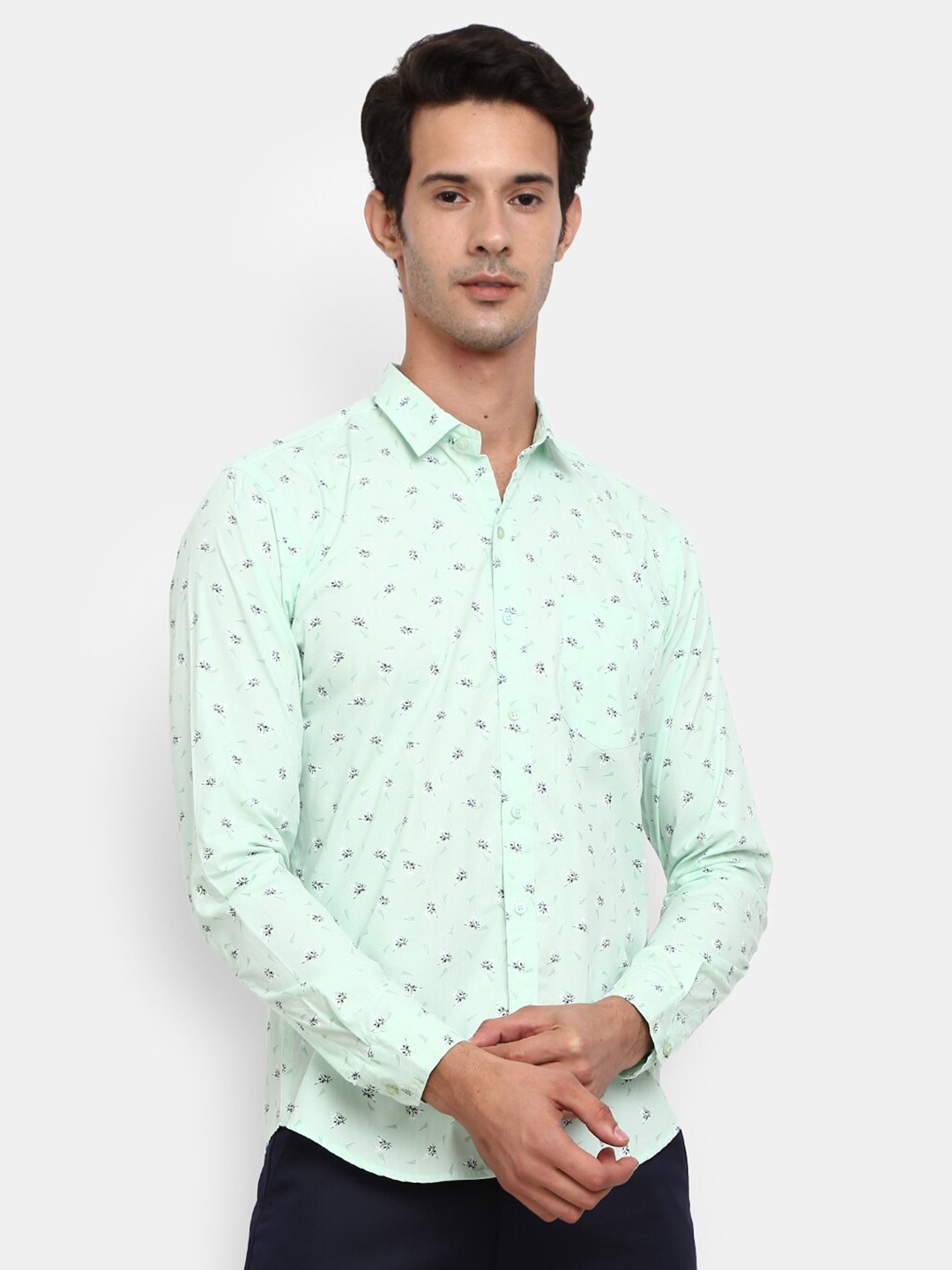 

V-Mart Men Slim Fit Printed Casual Shirt, Green