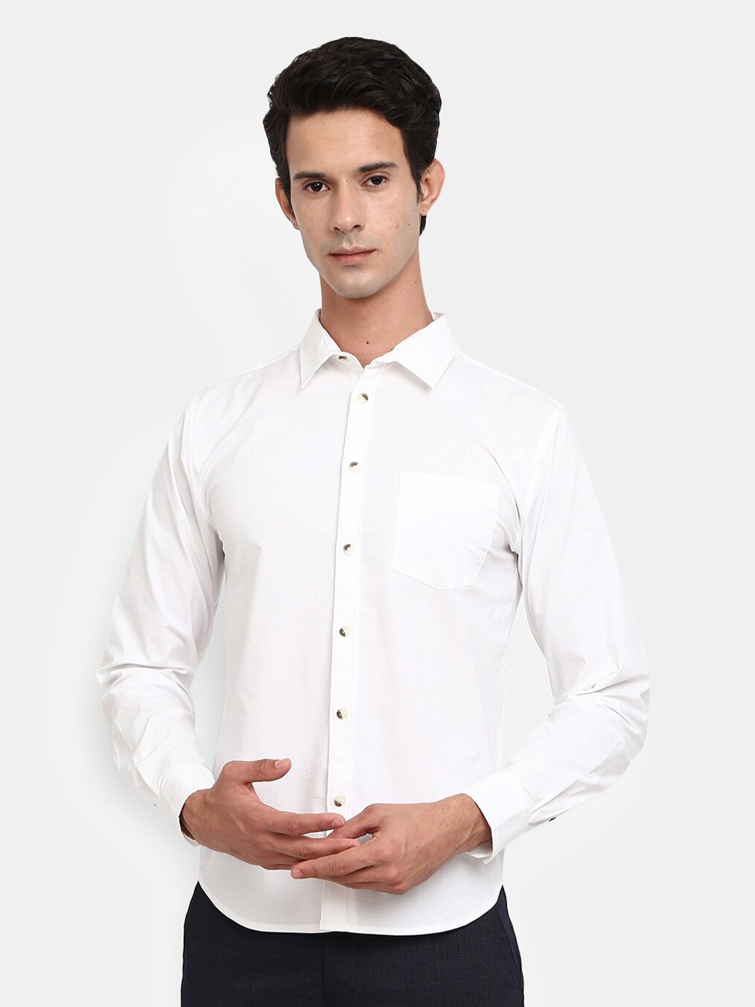 

V-Mart Men White Slim Fit Cotton Casual Shirt