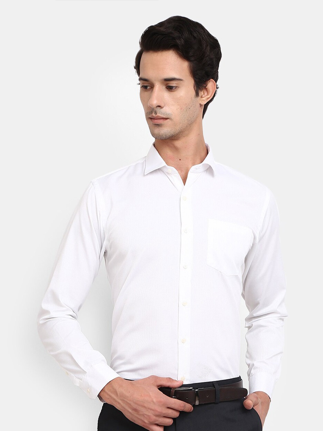 

V-Mart Men White Solid Cotton Formal Shirt