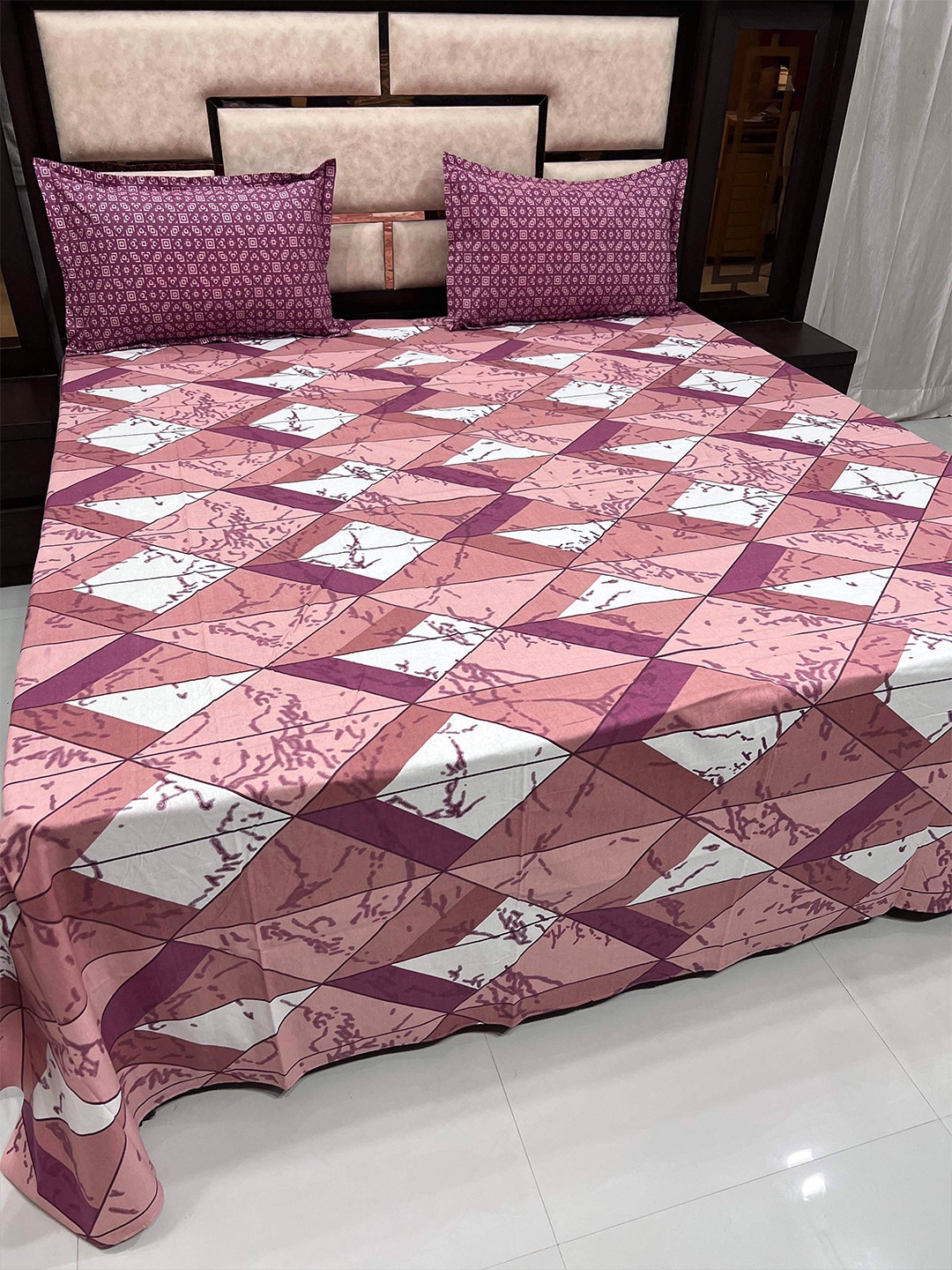 

Pure Decor Pink & Purple Geometric 400 TC Cotton King Bedsheet with 2 Pillow Covers