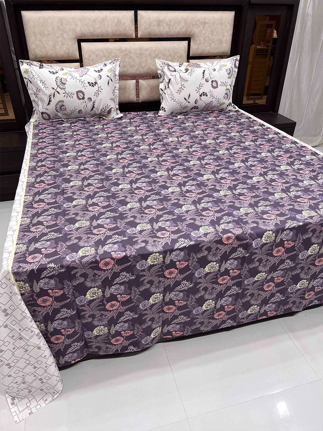 

Pure Decor Purple & White Floral 400 TC Cotton King Bedsheet with 2 Pillow Covers