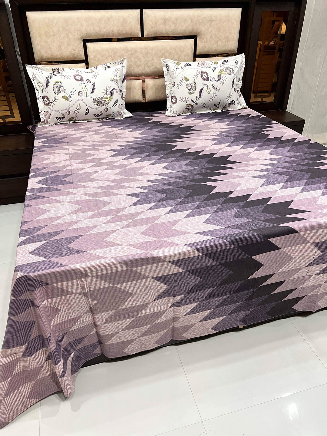 

Pure Decor Purple & Off White 400 TC Cotton King Bedsheet with 2 Pillow Covers