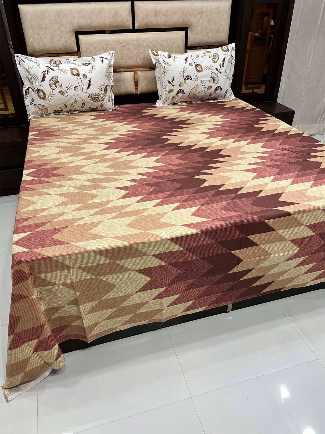 

Pure Decor Brown & Beige Geometric 400 TC King Pure Cotton Bedsheet with 2 Pillow Covers