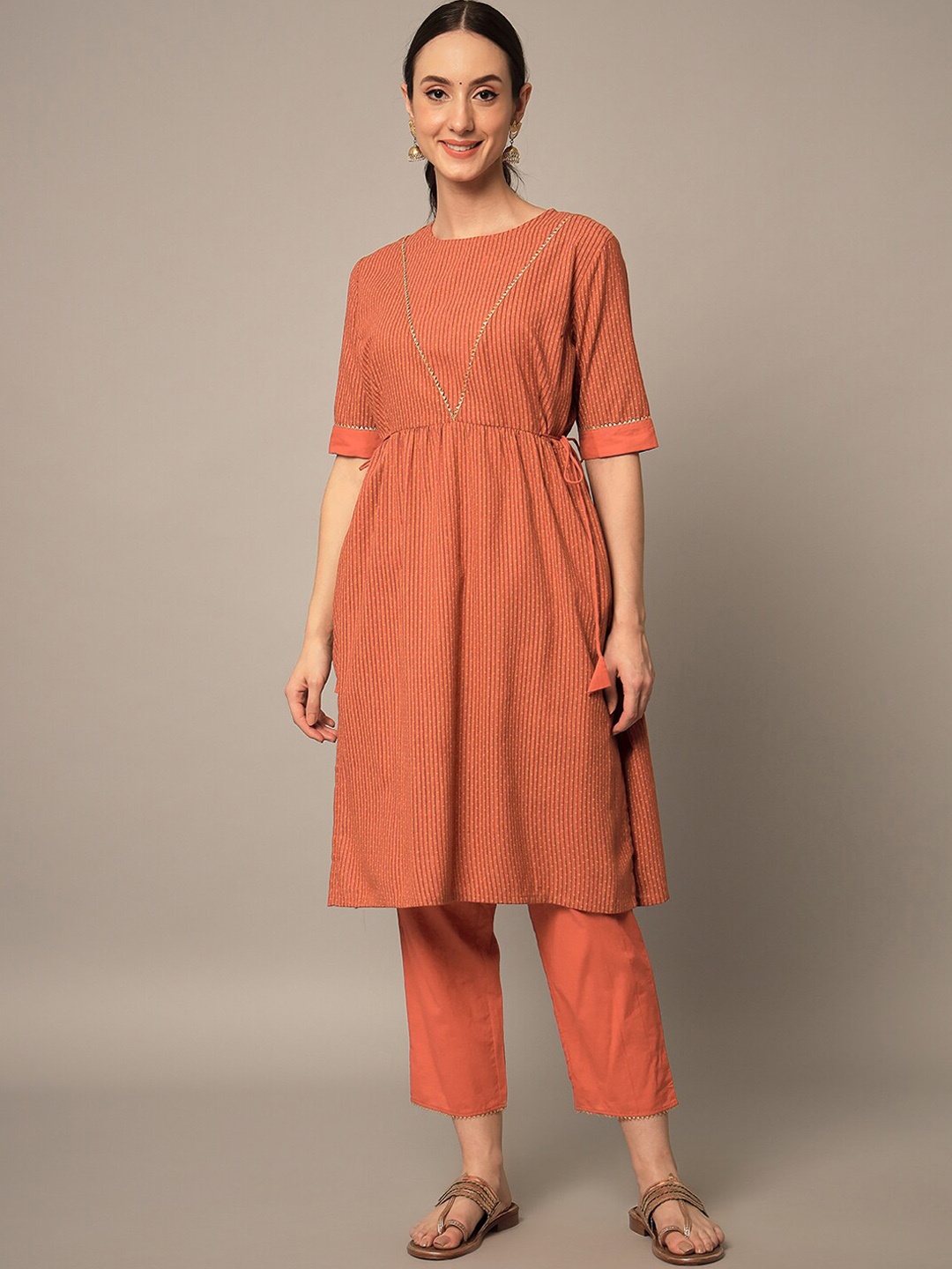 

Yaadleen Women Orange Striped Pure Cotton Kurta with Trousers