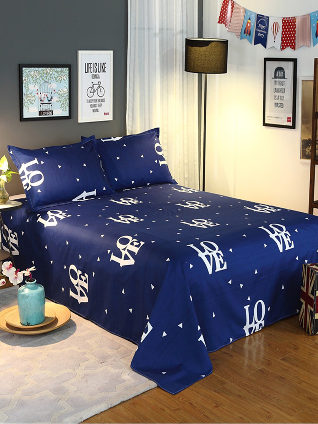 

JC Collection Blue & White Printed 130 TC King Bedsheet with 2 Pillow Covers