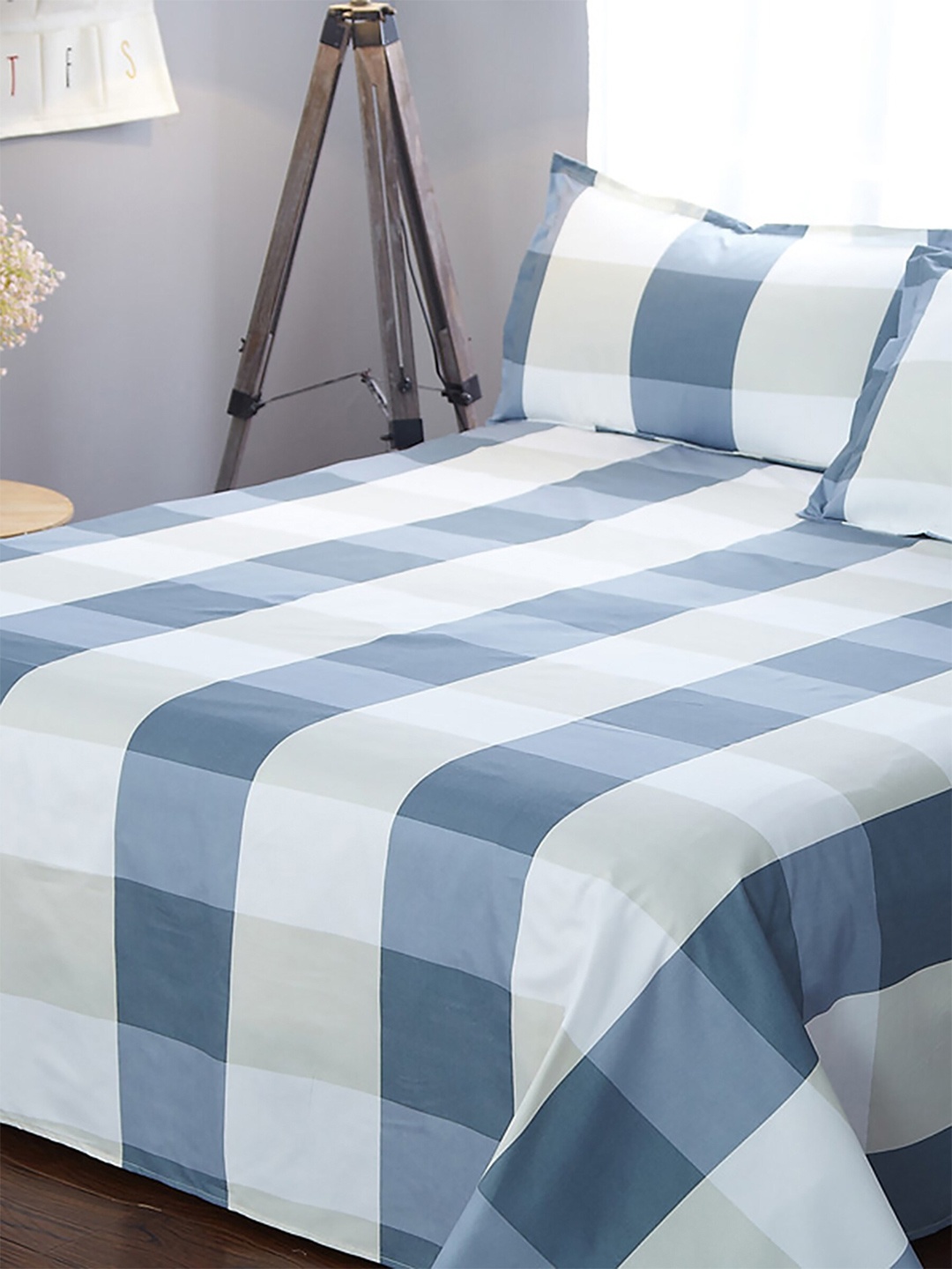 

JC Collection Blue & Grey Geometric 130 TC Queen Bedsheet with 2 Pillow Covers