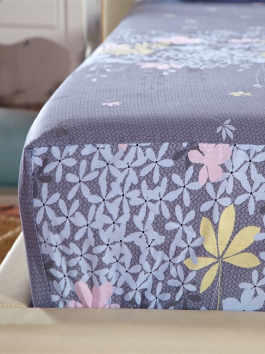 

JC Collection Grey & Blue Floral 120 TC Queen Bedsheet with 2 Pillow Covers