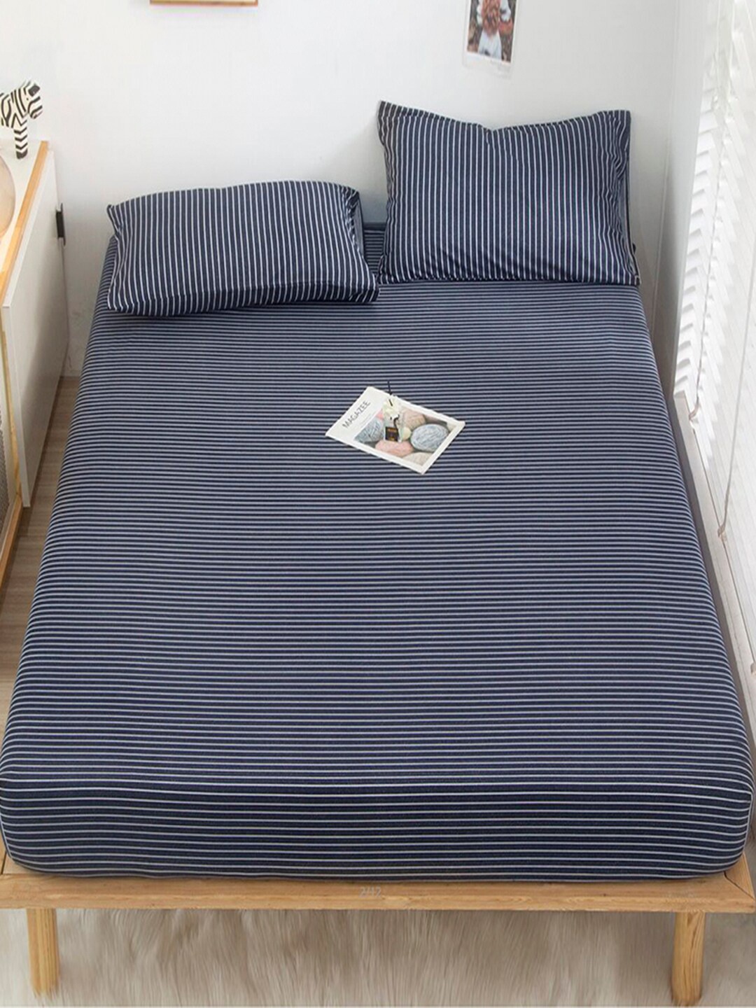 

JC Collection Black & White Striped Queen Bedsheet with 2 Pillow Covers