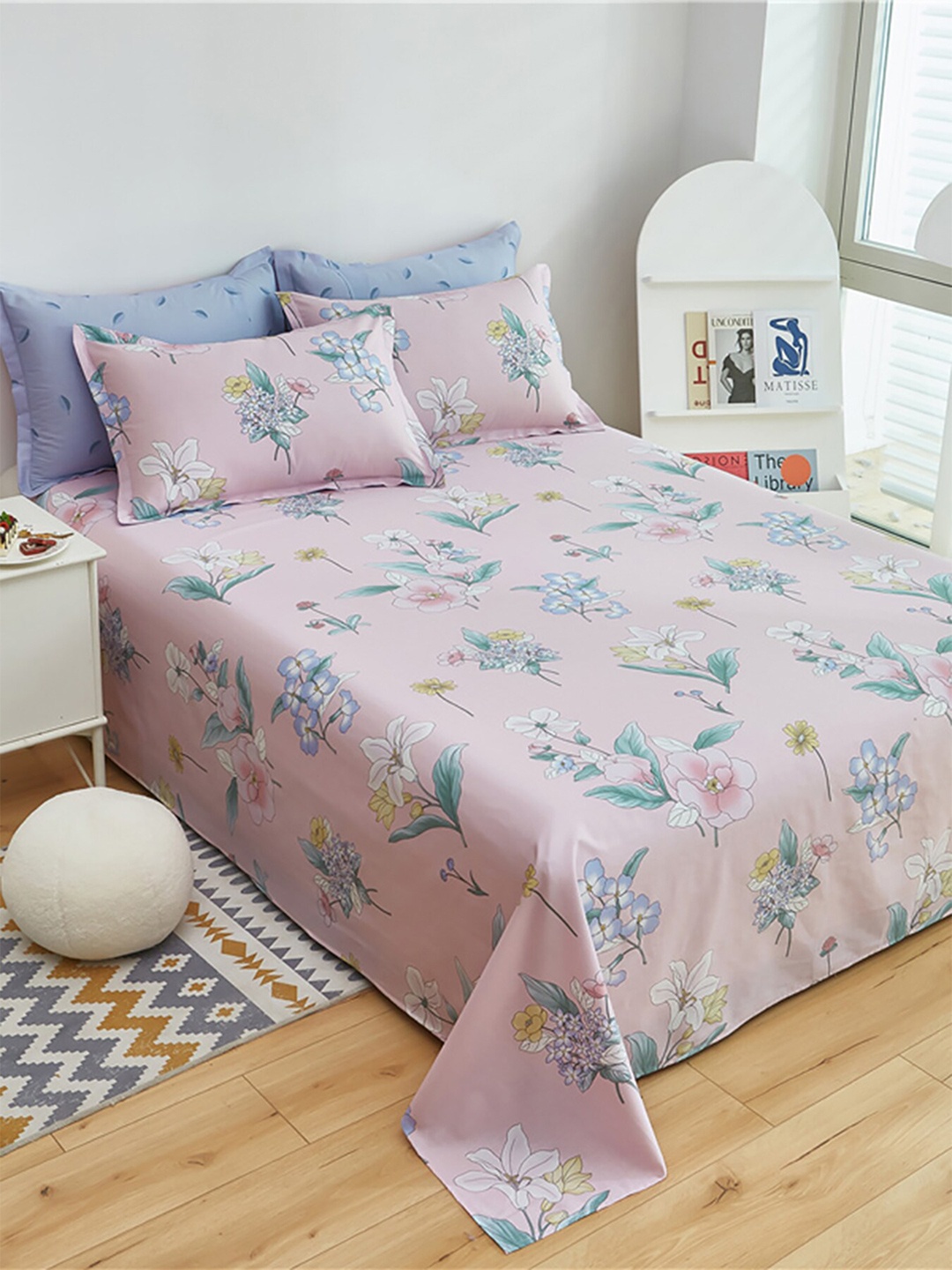 

JC Collection Pink & White Floral 186 TC Cotton King Bedsheet with 2 Pillow Covers