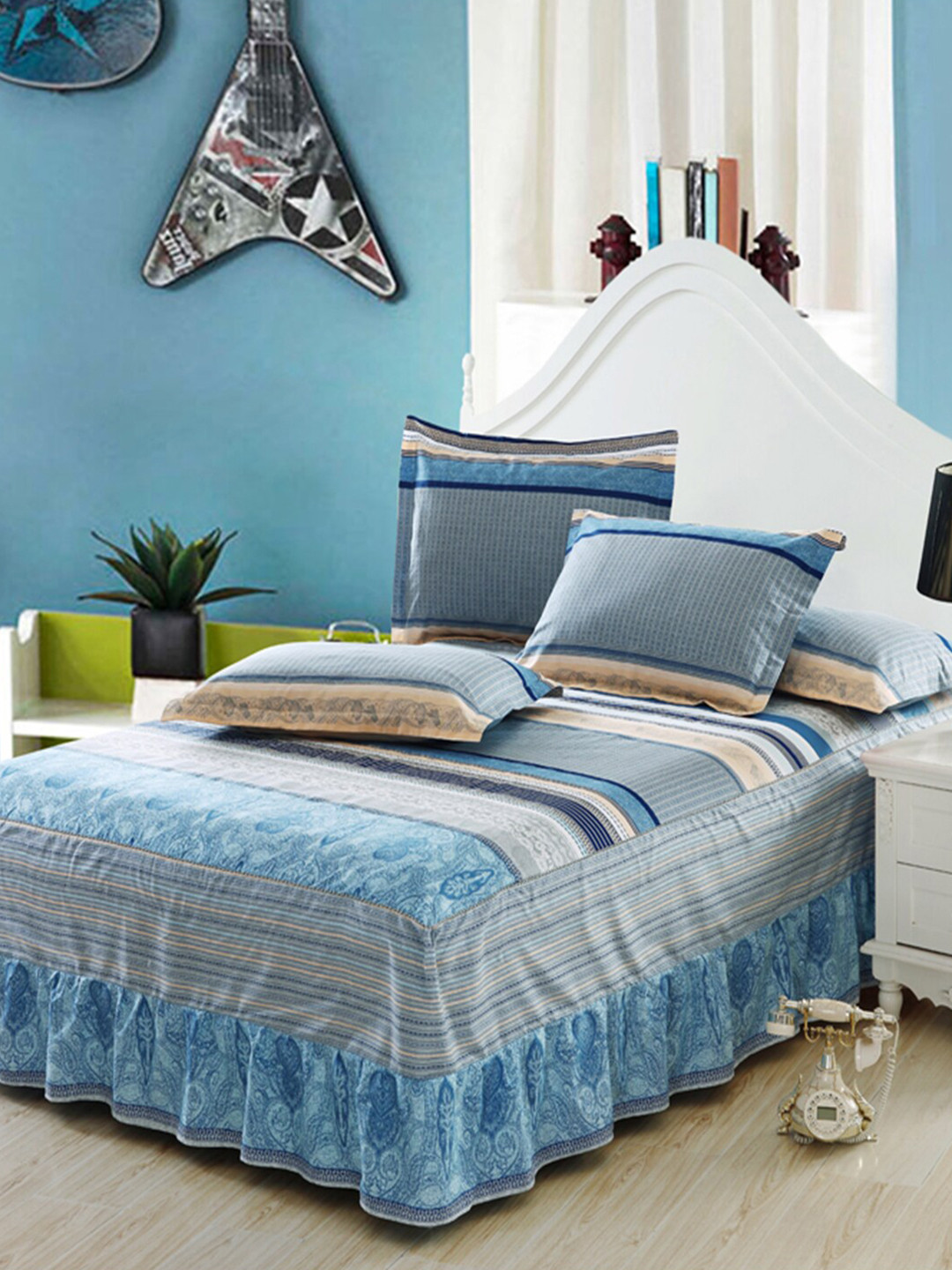 

JC Collection Blue & White Geometric 200 TC Cotton King Bedsheet with 2 Pillow Covers