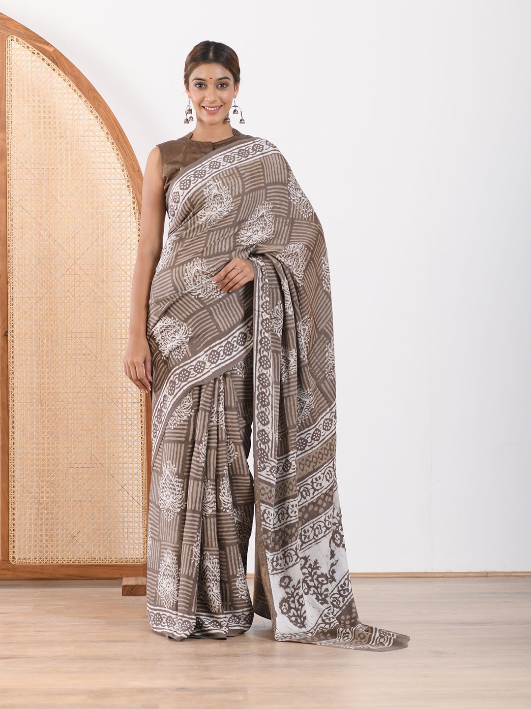 

Mulmul Brown & White Ethnic Motifs Satin Block Print Saree
