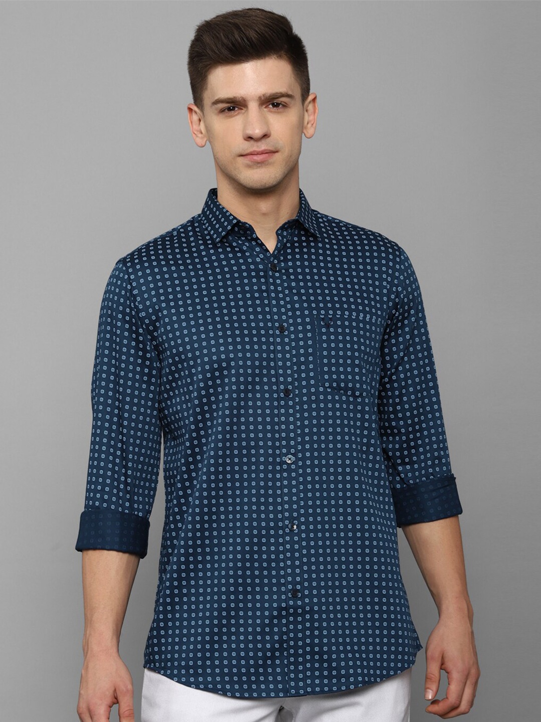 

Allen Solly Men Slim Fit Printed Pure Cotton Casual Shirt, Navy blue