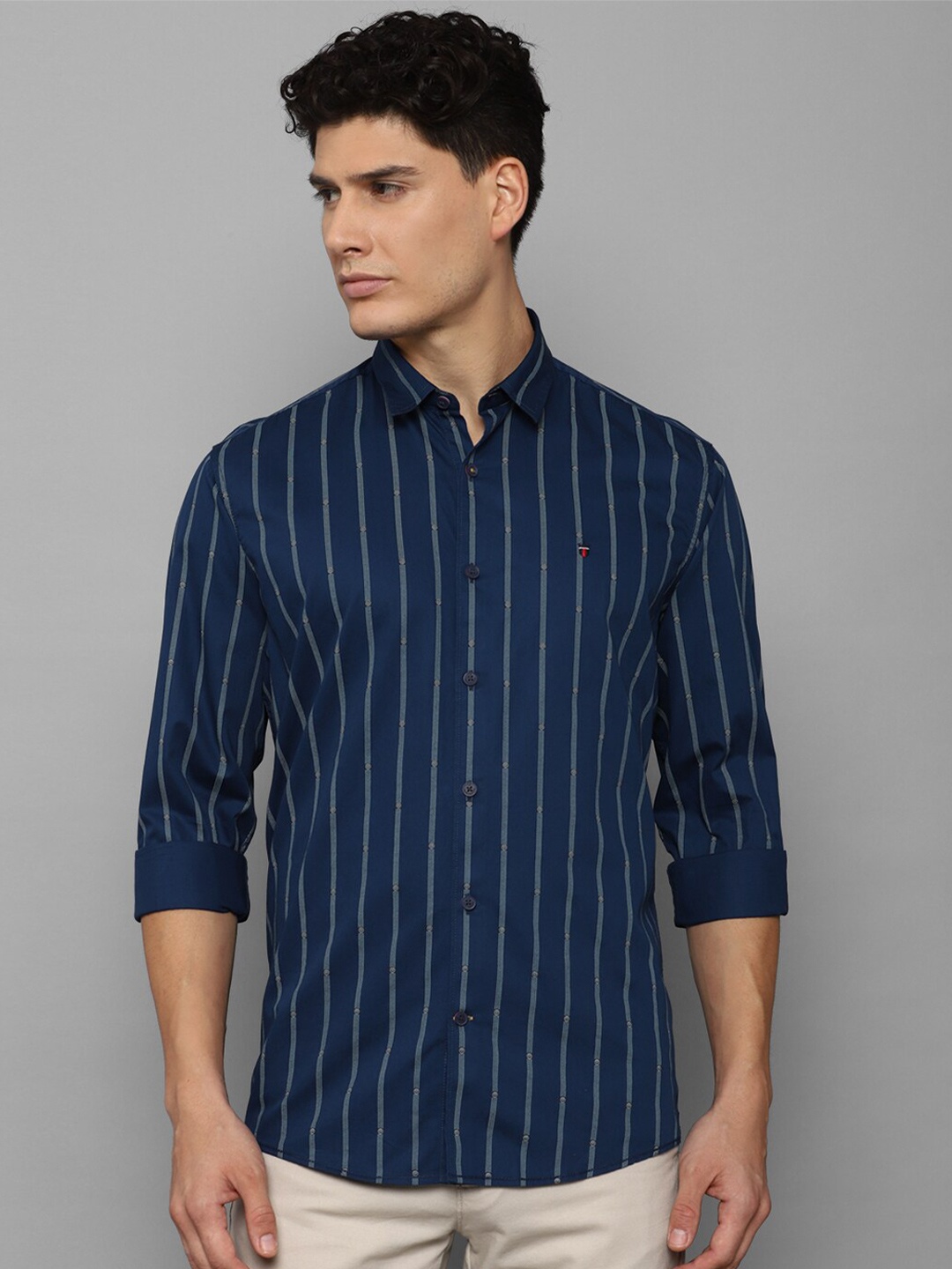 

Louis Philippe Sport Men Slim Fit Striped Pure Cotton Casual Shirt, Navy blue