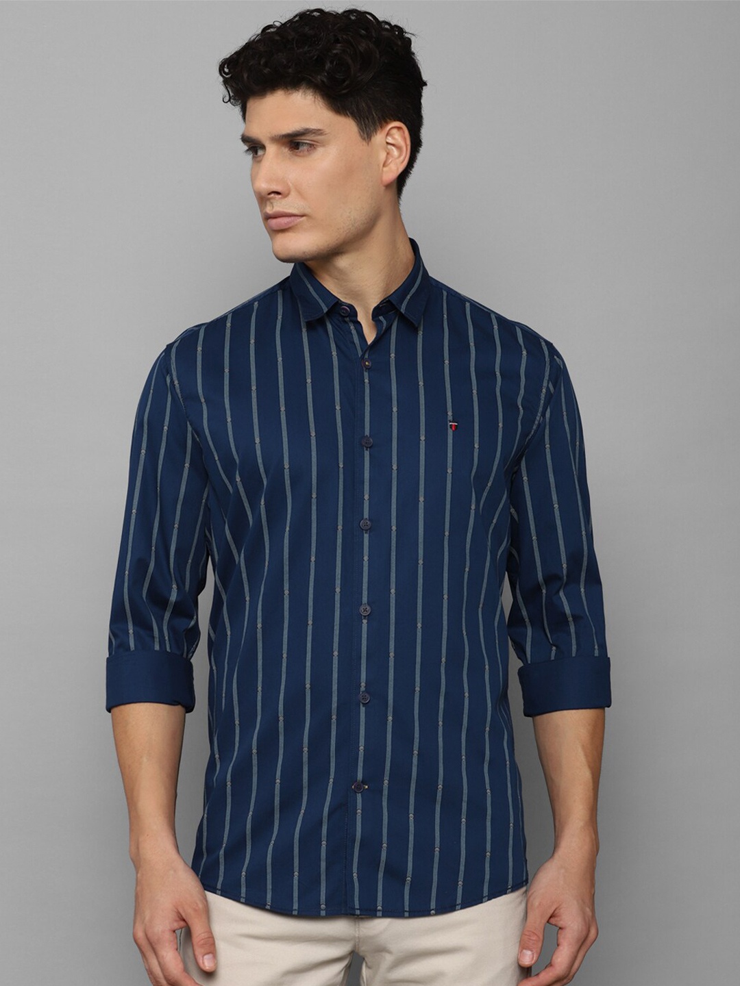 

Louis Philippe Sport Men Navy Blue Slim Fit Striped Pure Cotton Casual Shirt
