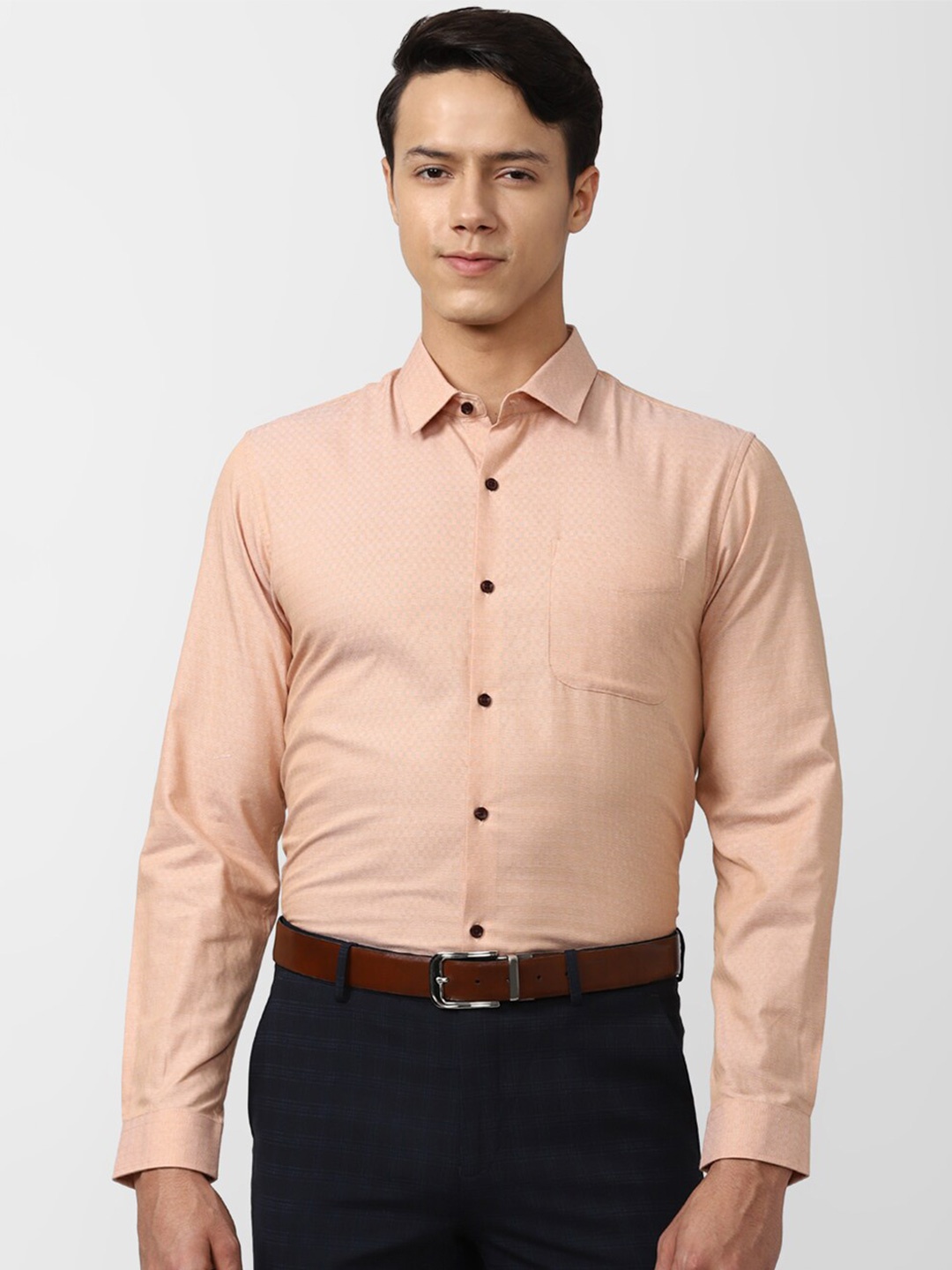 

Peter England Men Slim Fit Formal Shirt, Peach