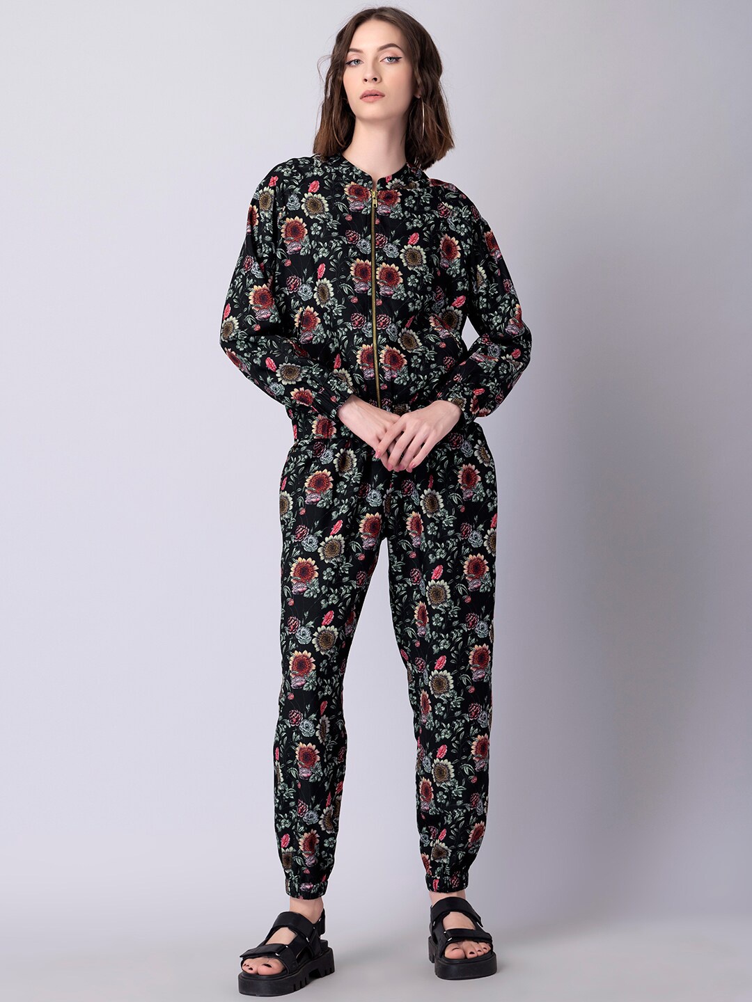 

FabAlley Women Black & Red Floral Printed Jacket and Joggers Co-Ords Set
