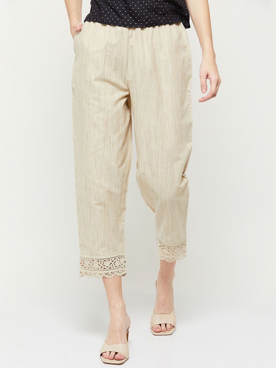 

max Women Cream-Coloured Trousers