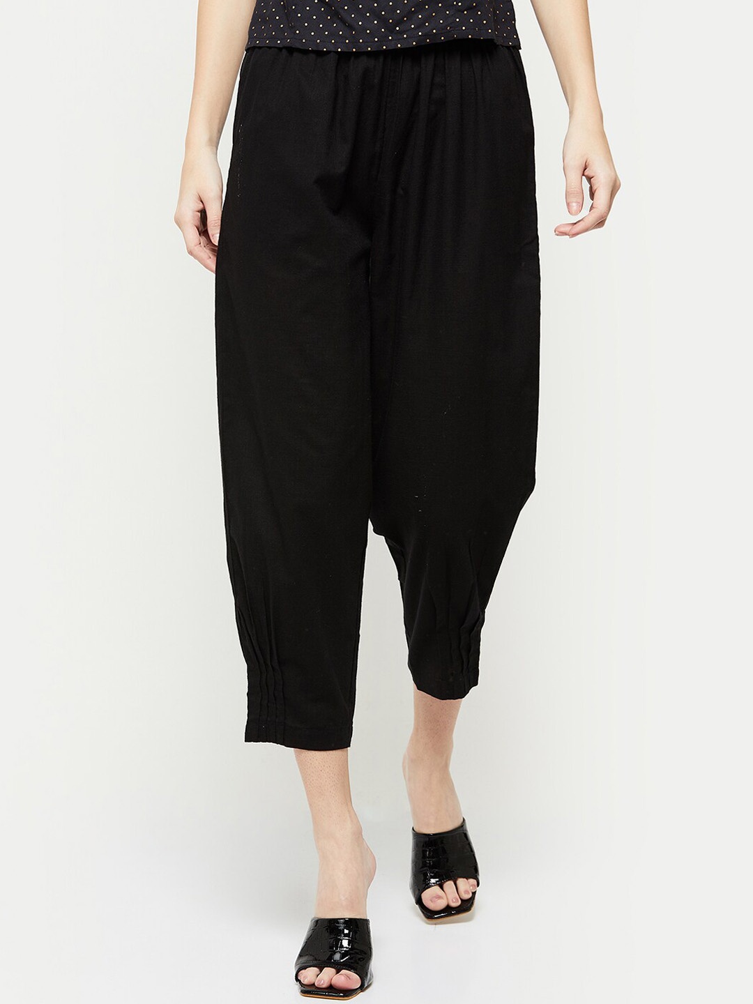 

max Women Black Pleated Trousers